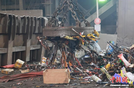 10��29�գ�����ͨ���������N(xi��o)���Ƿ�������Ʒ�F(xi��n)��(ch��ng)����]�] �z