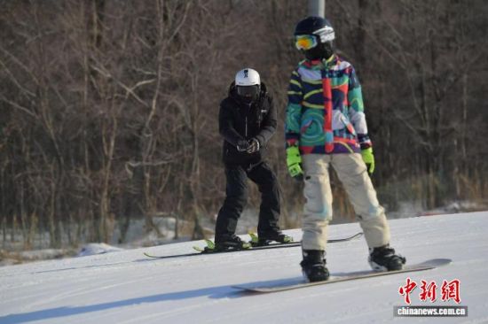 ��ѩ�ۺ������ڼ����е�ѩ����ѩ��(�Y�ψD)���� �z